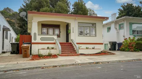 228 Ward St, Martinez, CA 94553 photo 2