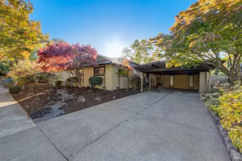 2415 Tamarisk Dr, Santa Rosa, CA 95405