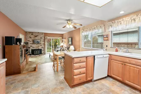349 Lexington Dr, Vallejo, CA 94591 photo 10