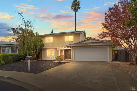 207 Arlington Way, Vacaville, CA 95687