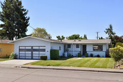 42 Burlington Dr, Petaluma, CA 94952