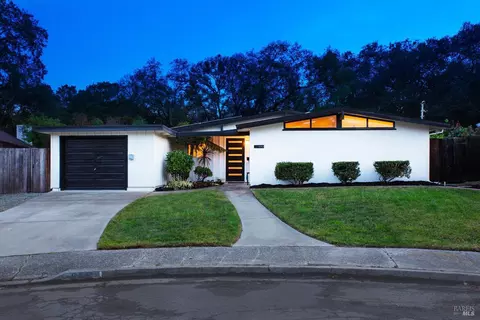 970 Glenwood Dr, Sonoma, CA 95476