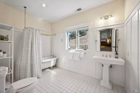 Bath - 5120 Lovall Valley Loop Rd, Sonoma, CA 95476 photo 5 of 7