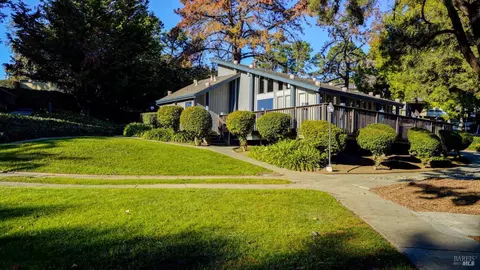 355 Parkview Ter #J8, Vallejo, CA 94589