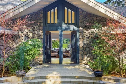 973-977 Country Club Ln, Sonoma, CA 95476