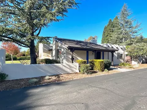227 Candlelight Dr, Santa Rosa, CA 95403
