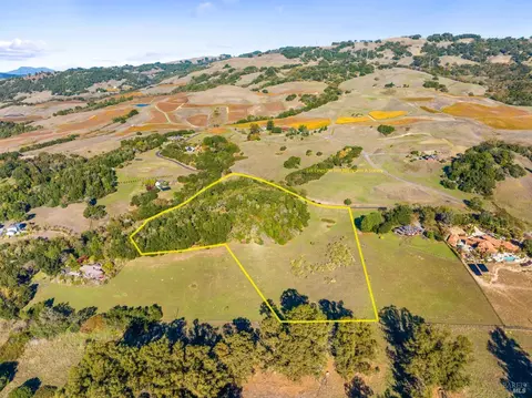 4663 Hillsborough Dr, Petaluma, CA 94954