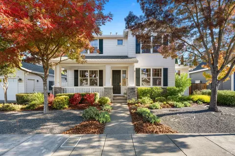980 Jasmine Ct, Healdsburg, CA 95448