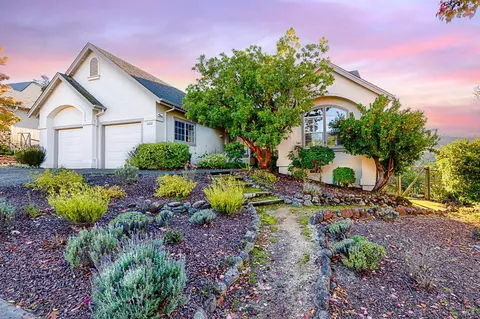6300 Meadowridge Dr, Santa Rosa, CA 95409