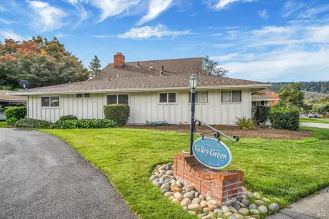 208 White Oak Dr, Santa Rosa, CA 95409