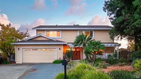 13 Saint Augustine Ct, Petaluma, CA 94954 photo 2