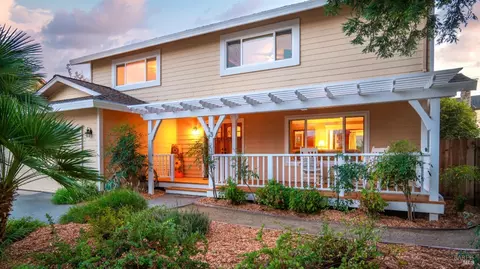 13 Saint Augustine Ct, Petaluma, CA 94954