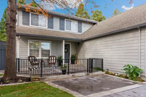 1068 Matthew Ct, Windsor, CA 95492 photo 2