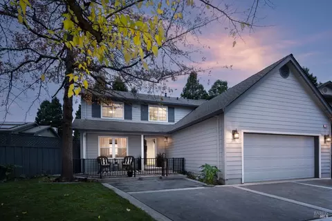 1068 Matthew Ct, Windsor, CA 95492