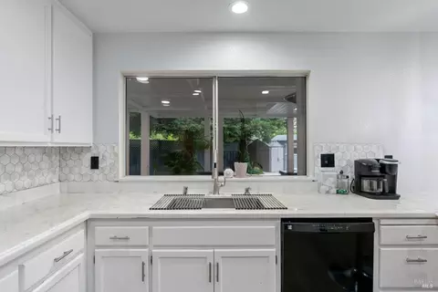 1068 Matthew Ct, Windsor, CA 95492 photo 9