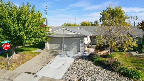 127 Sequoia Dr, Vacaville, CA 95687