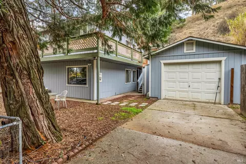 6916 Oak View Dr, Lucerne, CA 95458