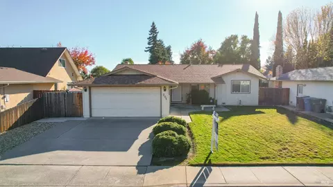 204 Livingston Ave, Vacaville, CA 95687