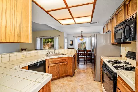 668 Rambleton Dr, Vacaville, CA 95688 photo 12