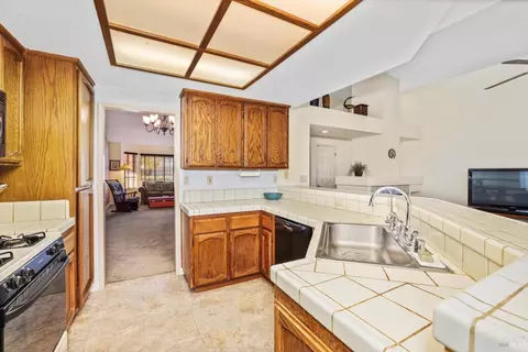 668 Rambleton Dr, Vacaville, CA 95688 photo 13
