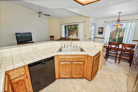 668 Rambleton Dr, Vacaville, CA 95688 photo 17