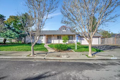 3623 Cypress Way, Santa Rosa, CA 95405
