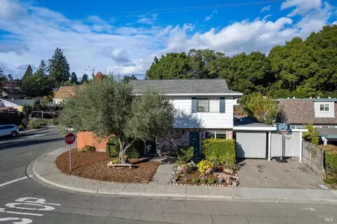 7640 Bately Ct, Sebastopol, CA 95472