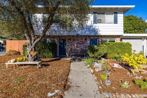 7640 Bately Ct, Sebastopol, CA 95472 photo 2