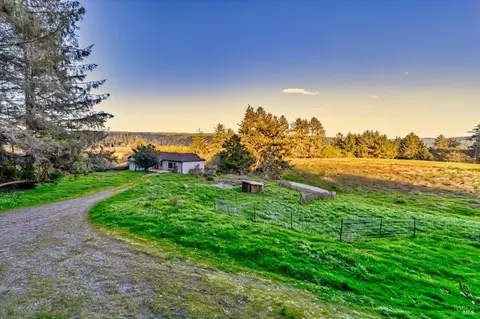5755 Dows Prairie Rd, Mckinleyville, CA 95519