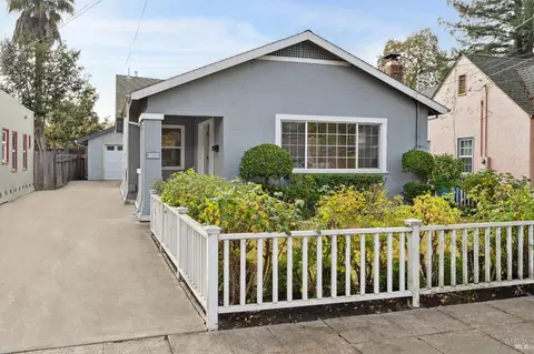728 Oak St, Santa Rosa, CA 95404