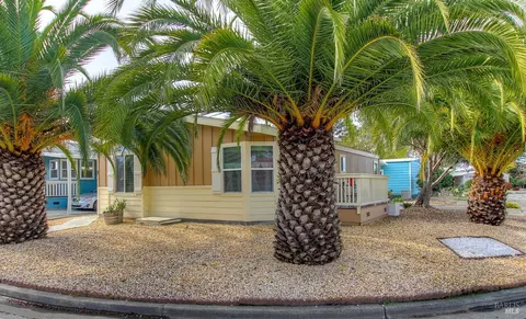 5 Westgate Cir, Santa Rosa, CA 95401