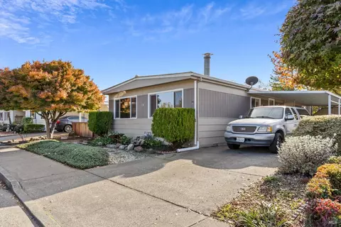 18 Charro Ct, Santa Rosa, CA 95401
