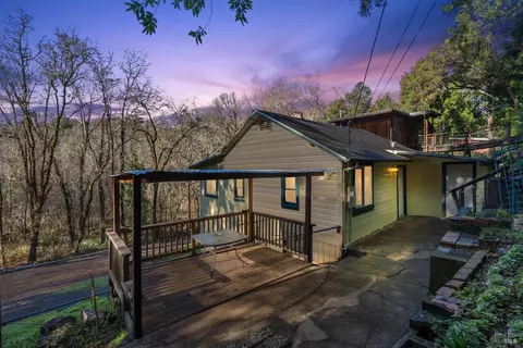 9461 Dell Rd, Forestville, CA 95436