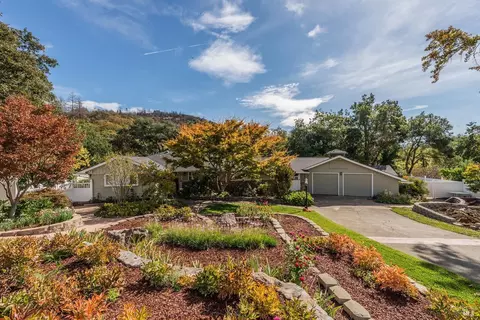 884 Wildwood Trl, Santa Rosa, CA 95409