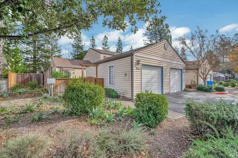 1642 Yardley St, Santa Rosa, CA 95403