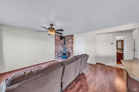 Entry Way - 101 Michele Ct, Vallejo, CA 94591 photo 3 of 4