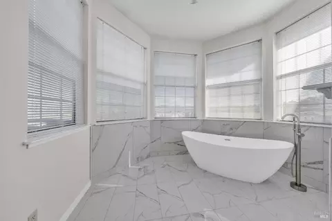 Bath - 101 Michele Ct, Vallejo, CA 94591 photo 3 of 7