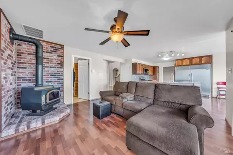 Living - 101 Michele Ct, Vallejo, CA 94591 photo 4 of 6