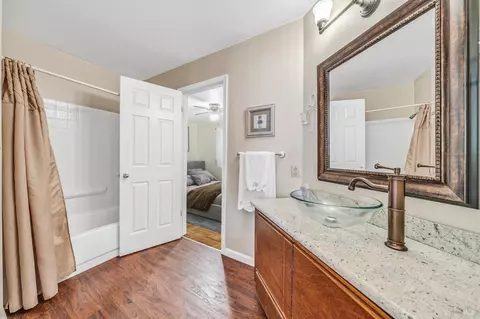 Bath - 101 Michele Ct, Vallejo, CA 94591 photo 2 of 7