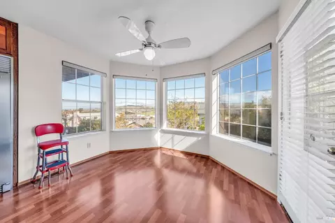 Living - 101 Michele Ct, Vallejo, CA 94591 photo 3 of 6