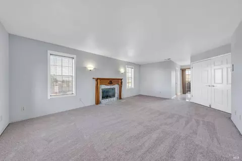Living - 101 Michele Ct, Vallejo, CA 94591 photo 5 of 6