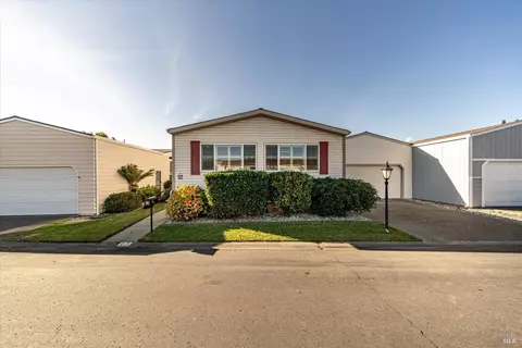 60 Falcon Crest Cir, Napa, CA 94558