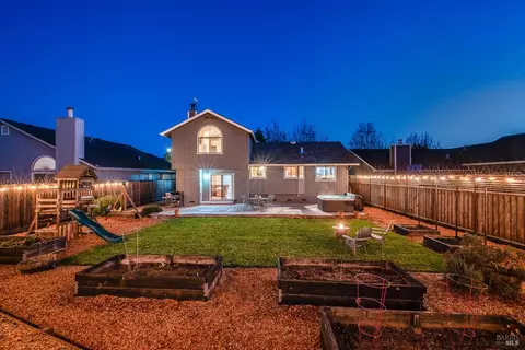 9447 Jessica Dr, Windsor, CA 95492