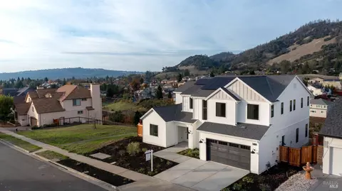 5899 Mountain Hawk Dr, Santa Rosa, CA 95409