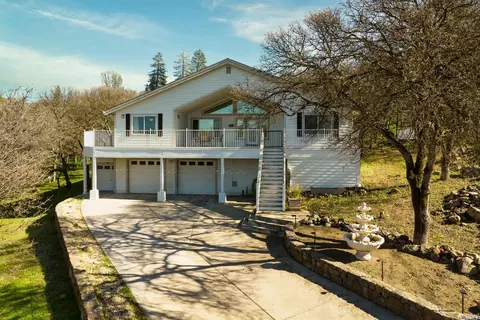 19160 N Shore Dr, Hidden Valley Lake, CA 95467