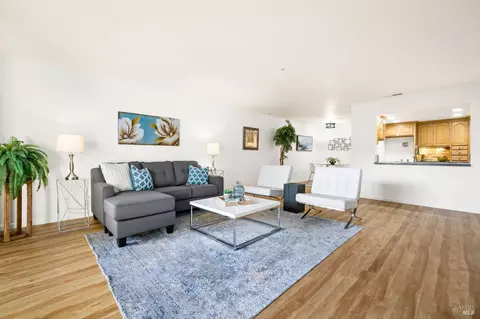 300 Los Alamos Rd #102, Santa Rosa, CA 95409