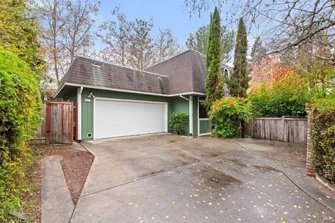 8171 Stich Ln, Sebastopol, CA 95472