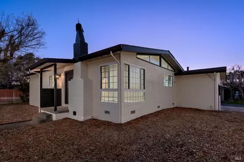 532 Williams Dr, Petaluma, CA 94954