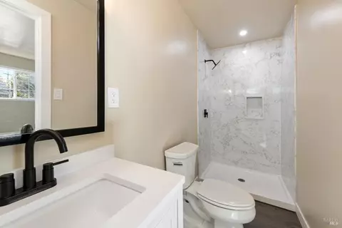Bath - 532 Williams Dr, Petaluma, CA 94954 photo 4 of 4