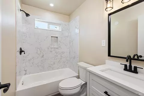 Bath - 532 Williams Dr, Petaluma, CA 94954 photo 2 of 4